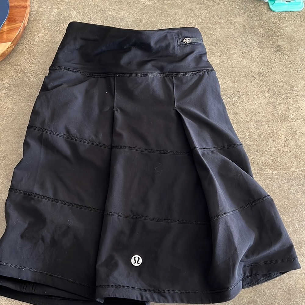 Lululemon tennis skirt, ruffled. Size 12. Black